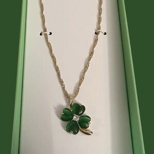 Piper.k Chic Gold Necklace with Green Clover Pendant